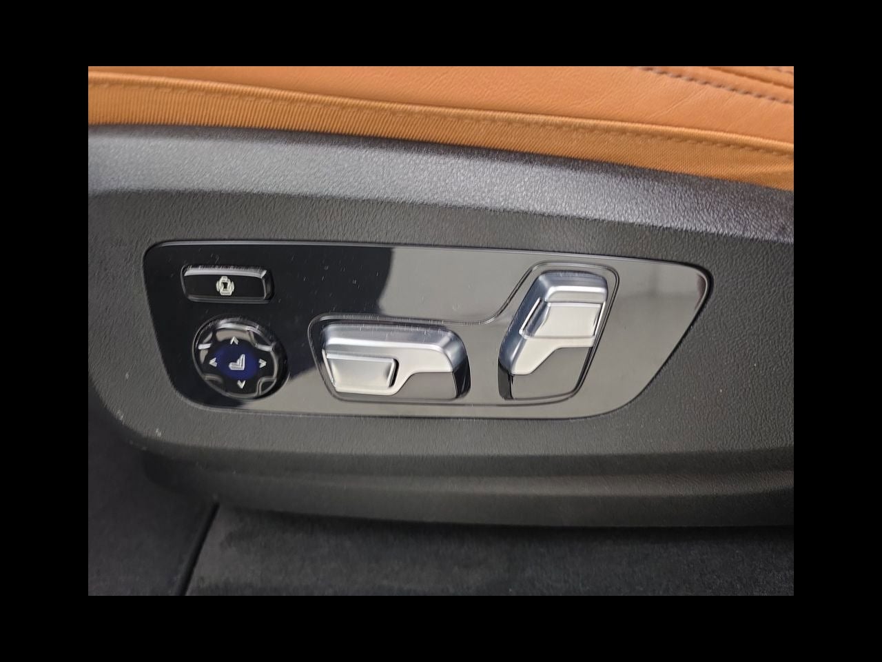 2024 BMW X5 M60i