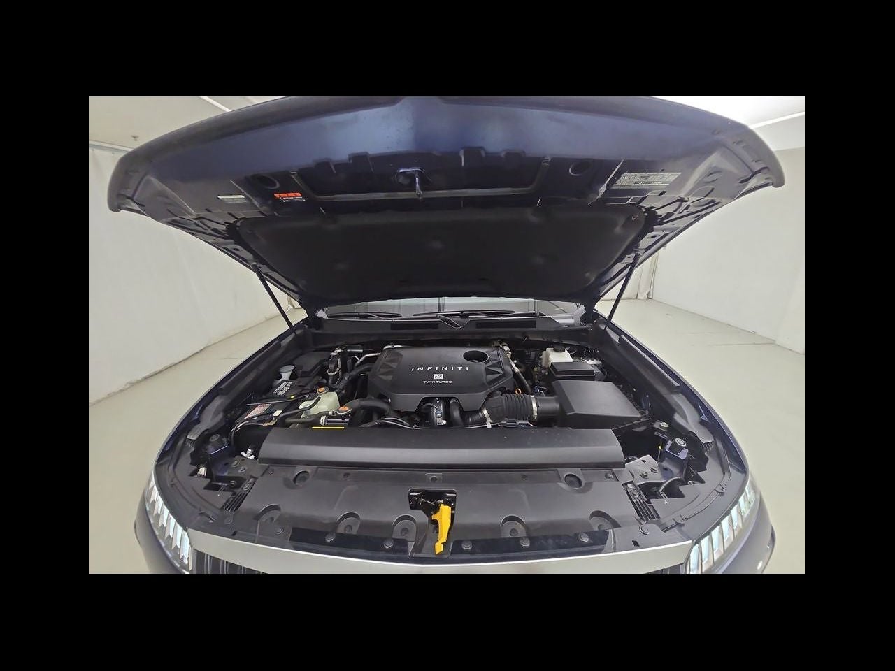 2025 INFINITI QX80 SENSORY