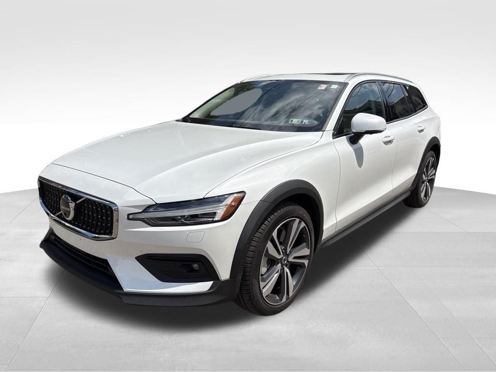 2025 Volvo V60 Cross Country B5 Plus