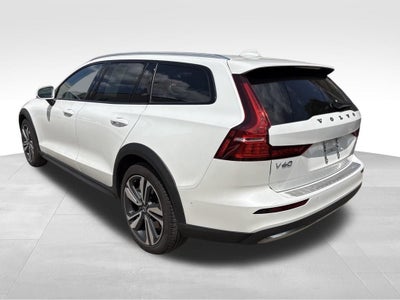 2025 Volvo V60 Cross Country B5 Plus