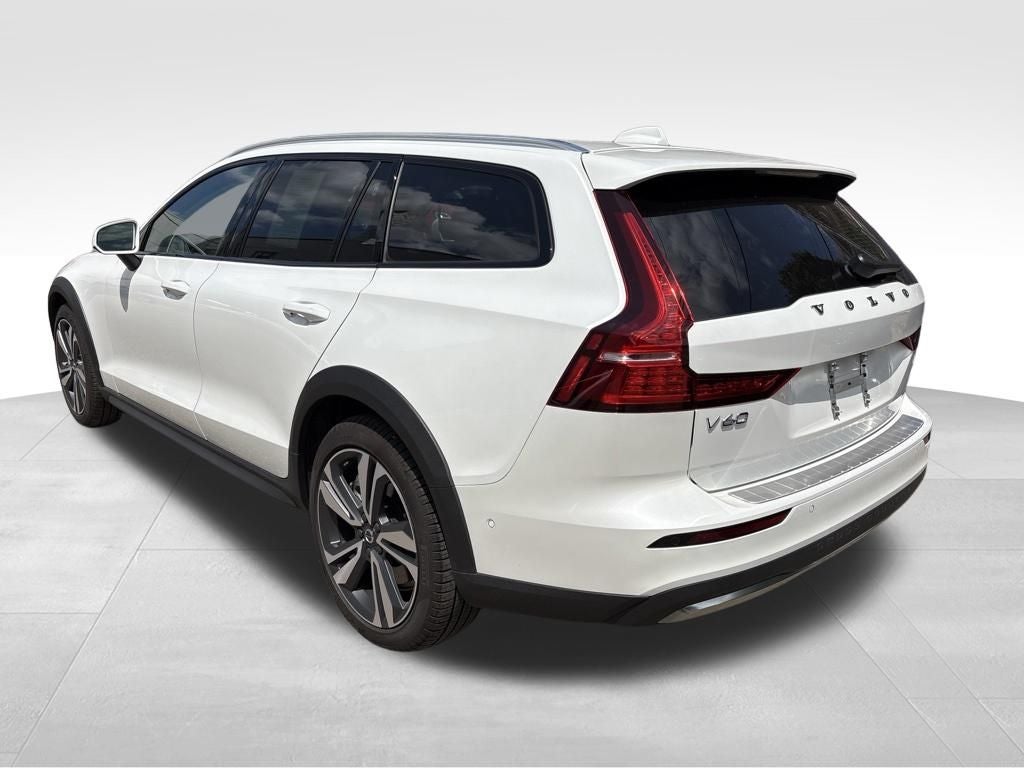 2025 Volvo V60 Cross Country B5 Plus