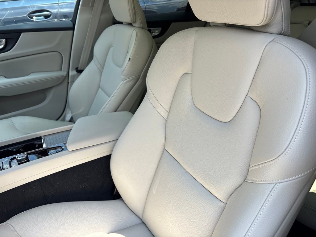 2025 Volvo V60 Cross Country B5 Plus