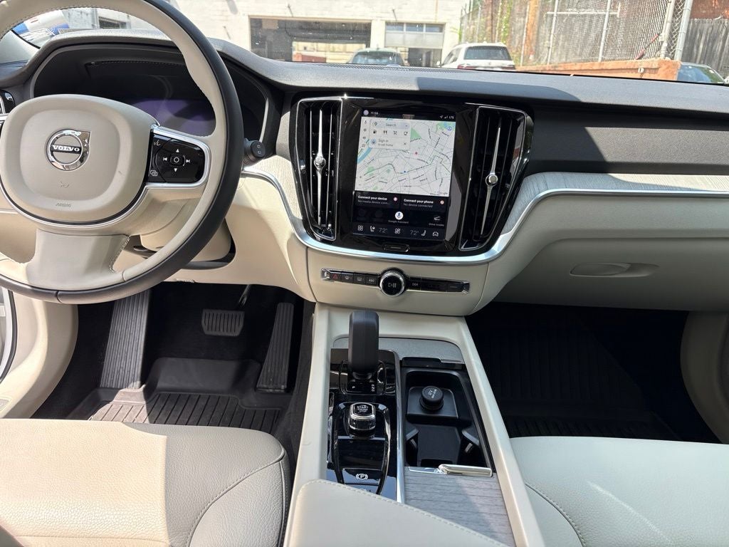 2025 Volvo V60 Cross Country B5 Plus