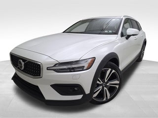 2025 Volvo V60 Cross Country B5 Plus