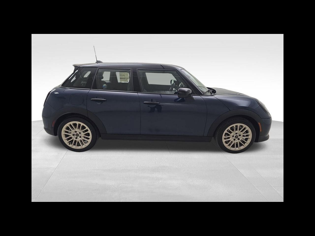 2026 MINI 4 DOOR ICONIC
