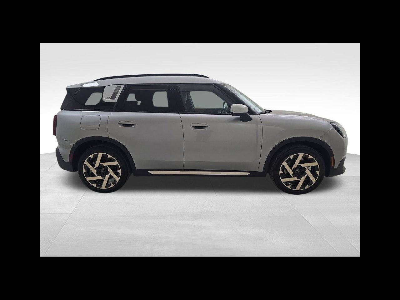 2027 MINI COUNTRYMAN ICONIC