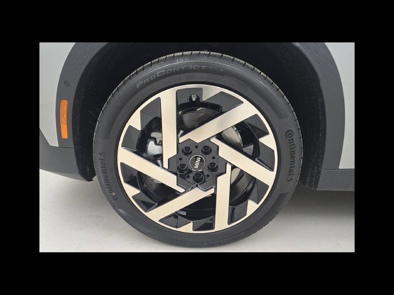 2027 MINI COUNTRYMAN ICONIC