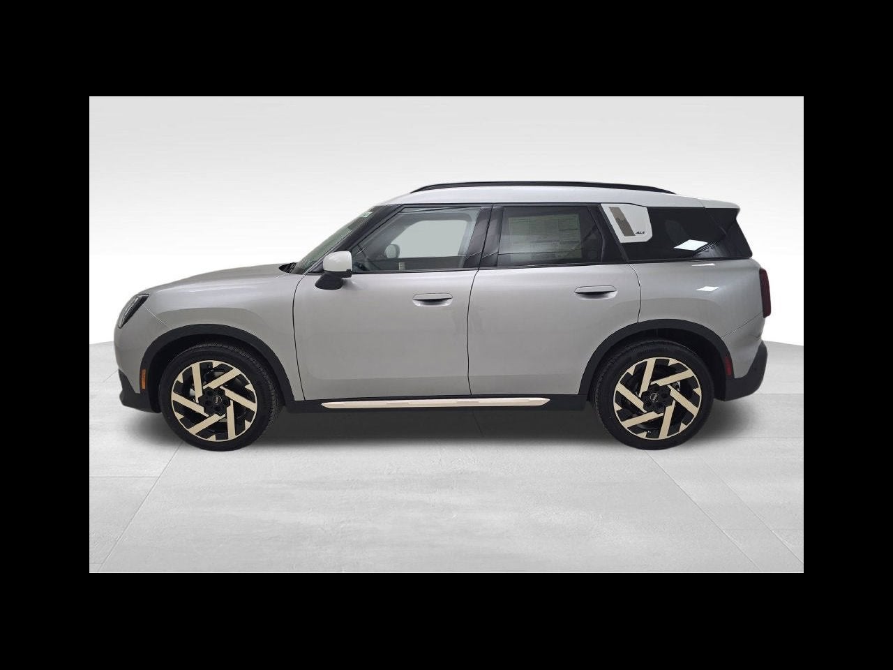 2027 MINI COUNTRYMAN ICONIC